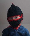/products/casque-rouge-et-noir-en-laine/